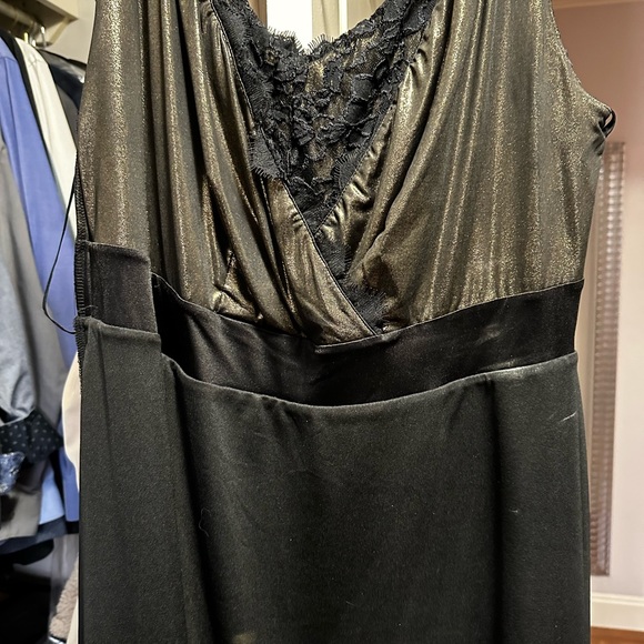 Igigi Black lace with gold underlay dress - Picture 8 of 9